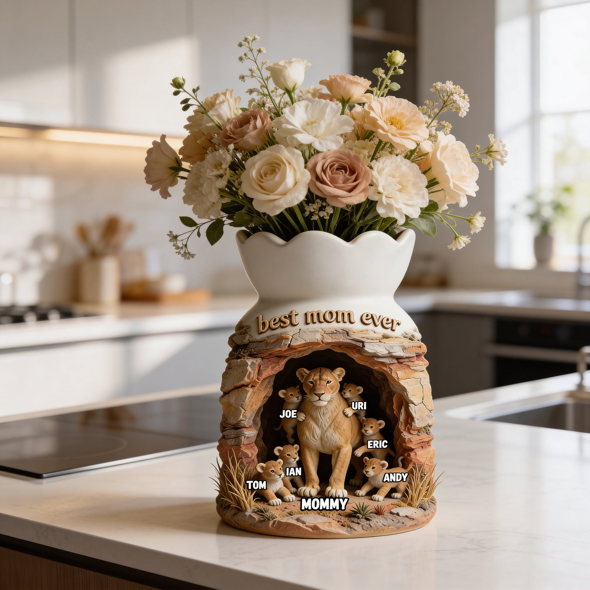 Personalized Mom Lion Family Vase – Best Mom Ever Flower Vase with Kids Names, Custom Gift for Mom, Mother’s Day Gift from Children